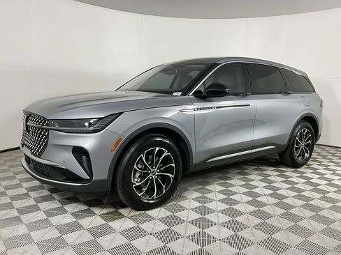 Used 2025 Lincoln Nautilus Premier image 1