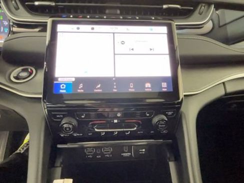 Used 2023 Jeep Grand Cherokee 4WD 4xe image 28