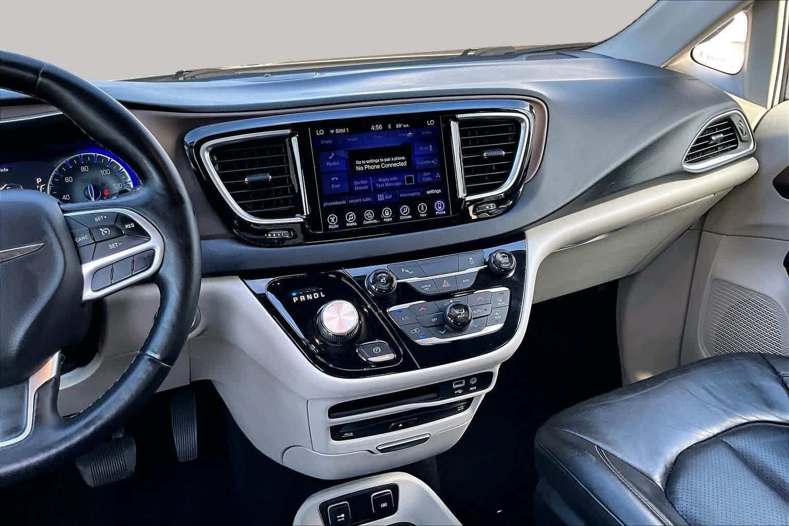 Used 2017 Chrysler Pacifica Touring-L Plus w/ Tire & Wheel Group FWD image 8