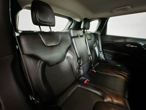 Used 2021 Jeep Cherokee Trailhawk image 24