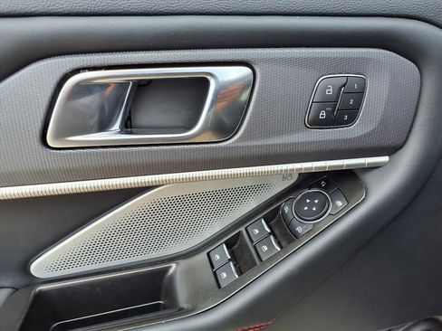 Used 2025 Ford Explorer ST image 21