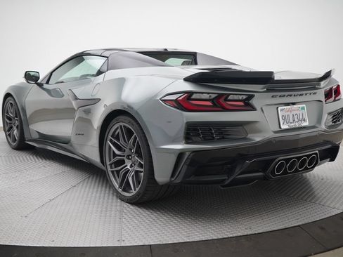 Used 2023 Chevrolet Corvette Z06 RWD image 8