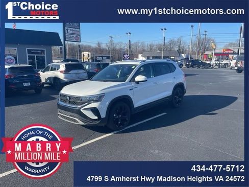 Used 2024 Volkswagen Taos SE image 1