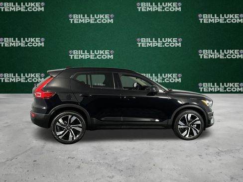Used 2025 Volvo XC40 B5 Plus image 4