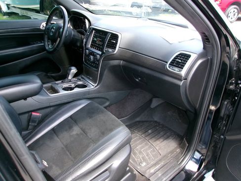 Used 2018 Jeep Grand Cherokee Altitude RWD image 21