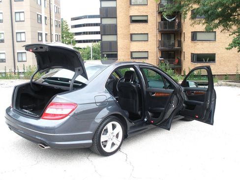 Used 2010 Mercedes-Benz C 300 4MATIC Sedan image 24
