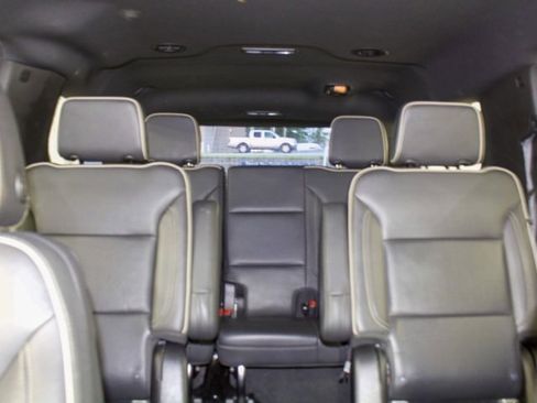 Used 2021 Chevrolet Suburban Premier image 6
