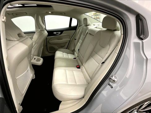 Used 2024 Volvo S60 B5 Plus image 21
