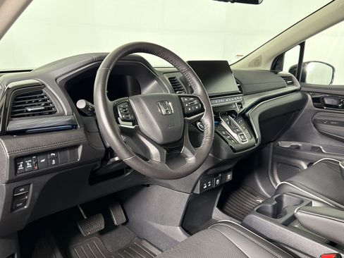 Used 2025 Honda Odyssey Elite image 3