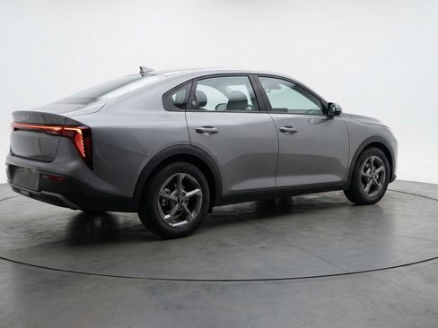 Used 2025 Kia K4 LXS image 9