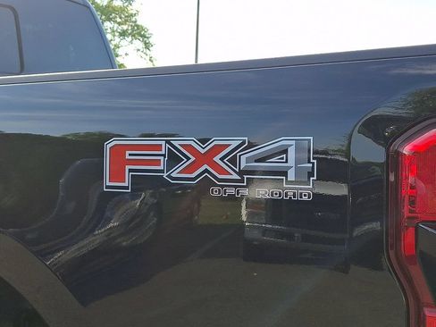 Used 2025 Ford F250 Platinum w/ FX4 Off-Road Package AWD/4WD image 32