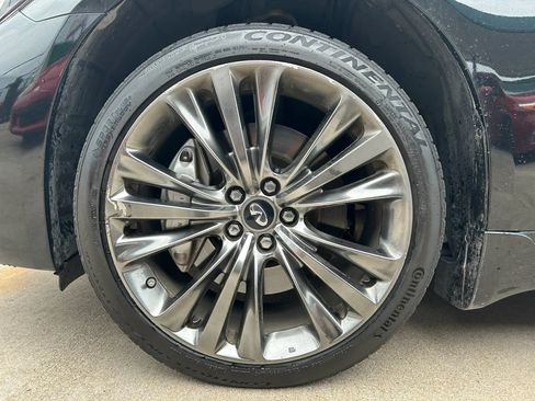 Used 2017 INFINITI Q70 3.7 AWD/4WD image 25