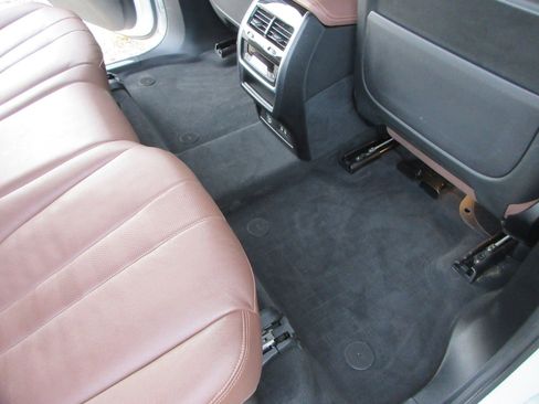 Used 2021 BMW X7 M50i image 24