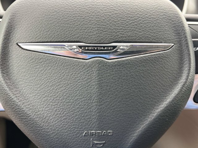 Used 2023 Chrysler Pacifica Touring-L FWD image 35