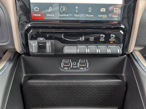 Used 2024 RAM 2500 Laramie w/ Chrome Bumper Package image 27