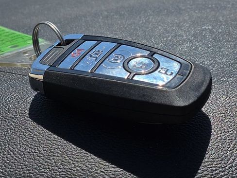 Used 2025 Lincoln Corsair Reserve FWD image 16