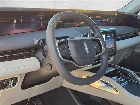 New 2026 Lincoln Nautilus Reserve image 3