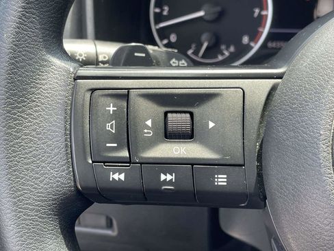 Used 2024 Nissan Rogue SV FWD image 21