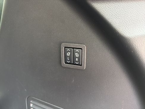 Used 2022 Buick Enclave Avenir FWD image 29
