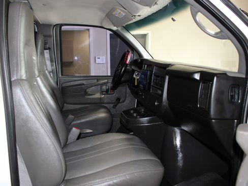 Used 2008 GMC Savana 2500 Extended RWD image 20