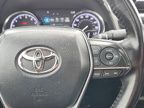 Used 2019 Toyota Camry XLE image 17