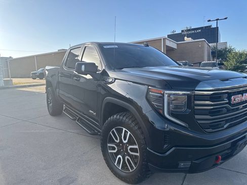 Used 2023 GMC Sierra 1500 AT4 w/ Technology Package AWD/4WD image 3