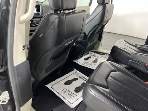 Used 2023 Chrysler Pacifica Touring-L FWD image 45