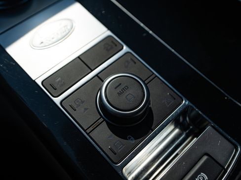 Used 2020 Land Rover Range Rover HSE image 51