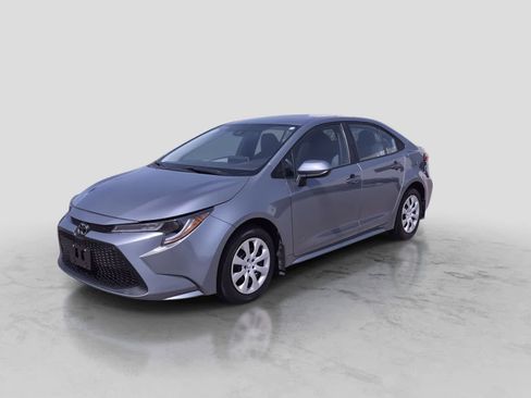 Used 2021 Toyota Corolla LE w/ Carpet Mat Package (TMS) FWD image 4