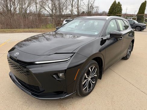 Certified 2025 Toyota Crown Signia image 1