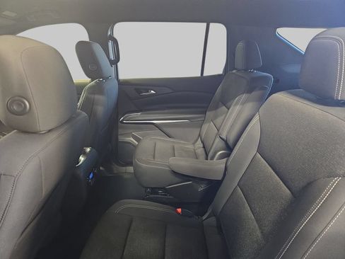 Used 2025 Chevrolet Traverse LT AWD/4WD image 17