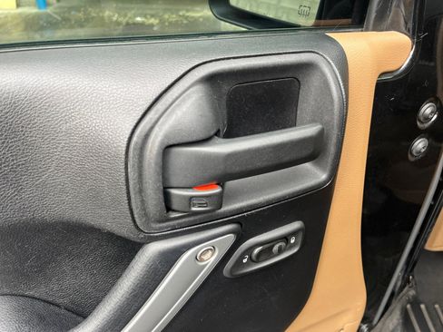 Used 2012 Jeep Wrangler Unlimited Sahara w/ Connectivity Group image 14