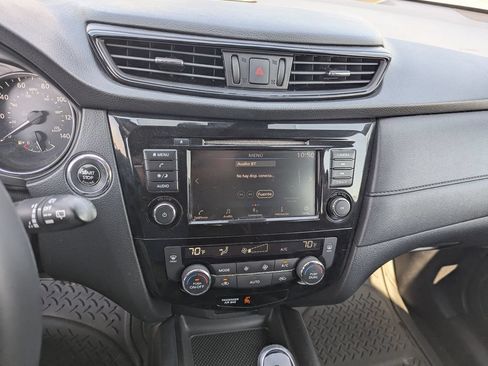 Used 2019 Nissan Rogue SV AWD/4WD image 16