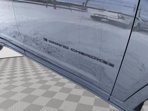 Used 2022 Jeep Grand Cherokee L Overland w/ Luxury Tech Group IV image 12