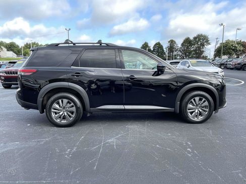 Used 2022 Nissan Pathfinder SV AWD/4WD image 8