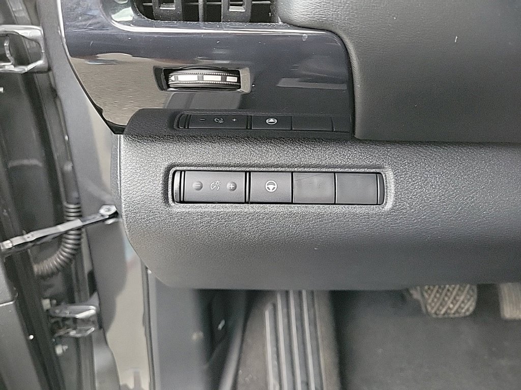 Used 2022 Nissan Pathfinder SV AWD/4WD image 36