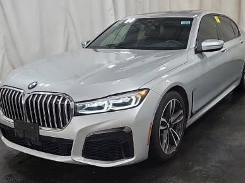 Used 2020 BMW 740i w/ M Sport Package RWD image 2