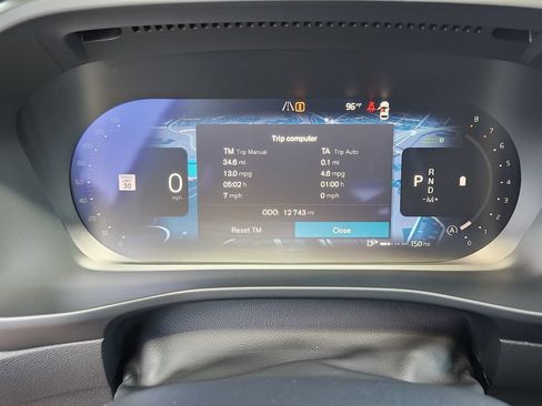 Used 2025 Volvo XC40 B5 Plus AWD/4WD image 7
