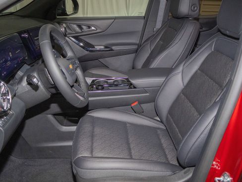 New 2026 Chevrolet Equinox LT w/ Convenience Package II image 9