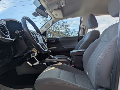 Used 2022 Toyota Tacoma SR image 14