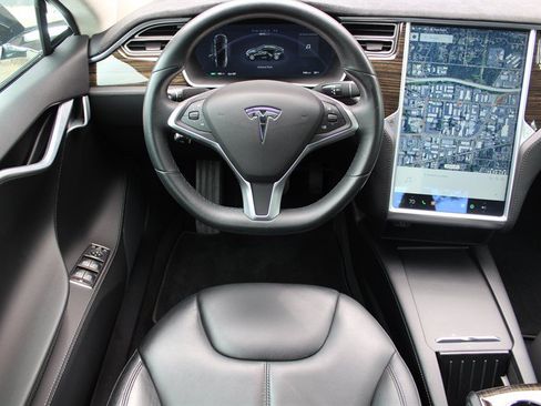 Used 2015 Tesla Model S 85D AWD/4WD image 2