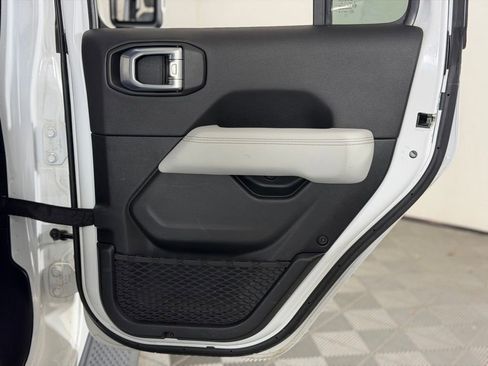 Certified 2021 Jeep Gladiator Overland image 37