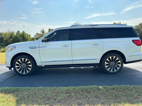 Used 2020 Lincoln Navigator L Reserve w/ Luxury Package AWD/4WD image 2