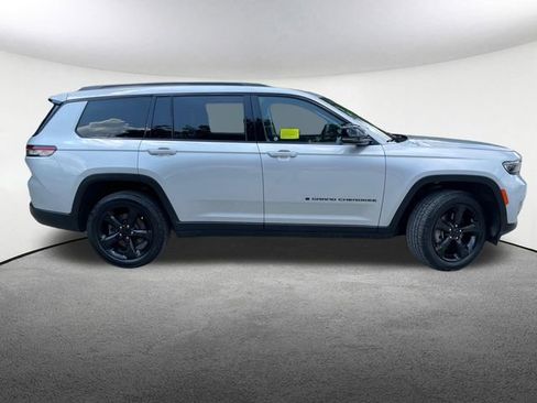 Used 2023 Jeep Grand Cherokee L Limited w/ Black Appearance Package AWD/4WD image 18