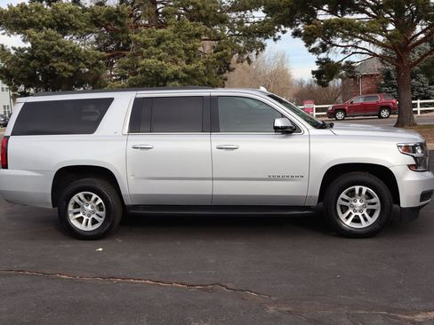 Used 2019 Chevrolet Suburban LT image 3