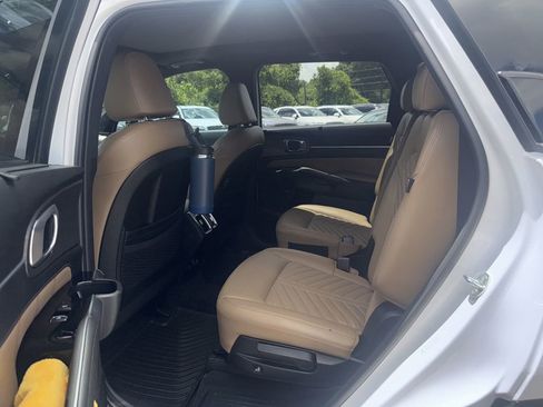 Used 2024 Kia Sorento SX Prestige w/ Olive Brown Leather Package AWD/4WD image 9