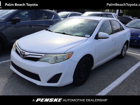 Used 2012 Toyota Camry LE FWD image 1