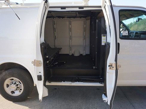 Used 2022 Chevrolet Express 2500 w/ Driver Convenience Package image 11