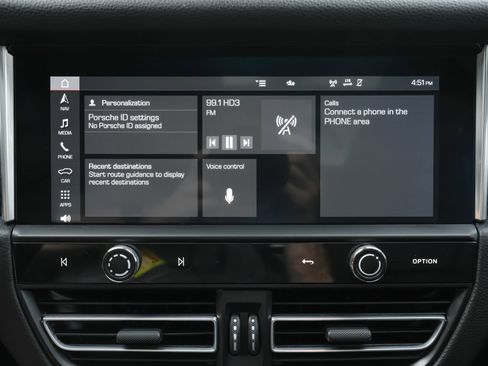 Used 2022 Porsche Macan image 12