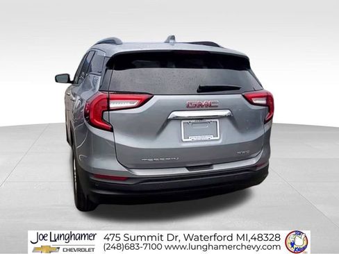 Used 2023 GMC Terrain SLE w/ Driver Convenience Package image 8
